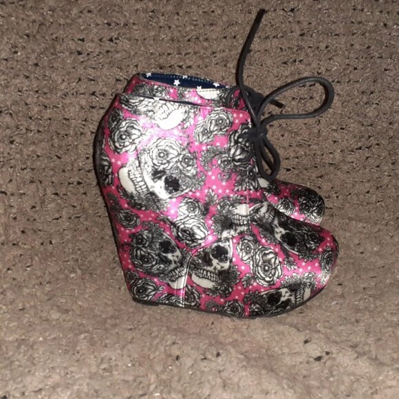 IRON FIST-Bright Light-Pink Satin Black Skull-Wedge Booties-Sz 6.5-Excellent - Picture 4 of 7